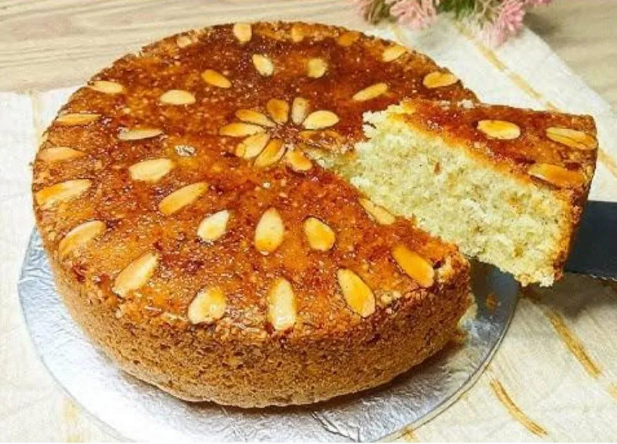 Almond cake 1600